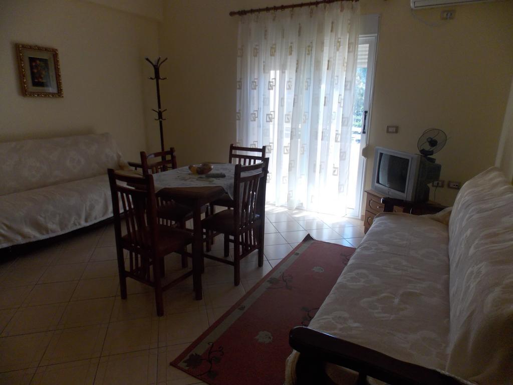 Elis Apartment Vlorë Esterno foto