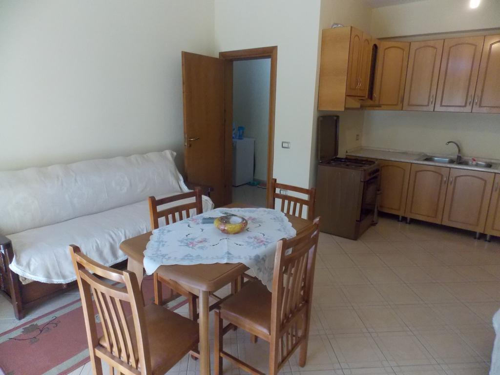 Elis Apartment Vlorë Esterno foto